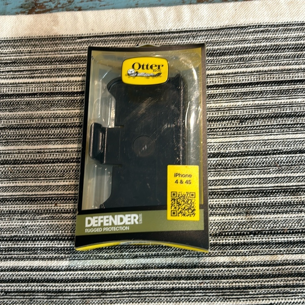 OtterBox Defender Series Belt Clip/Holster iPhone 4 & 4S